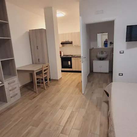 House Airport 4 *